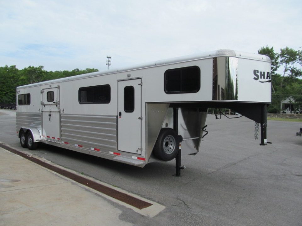 New Shadow 4 Horse Head to Head w/ DR Horse Trailer