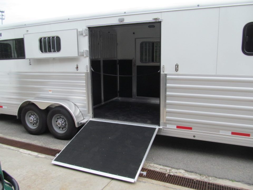 New Shadow 4 Horse Head to Head w/ DR Horse Trailer