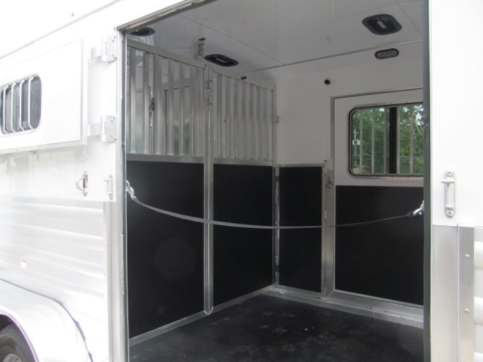New Shadow 4 Horse Head to Head w/ DR Horse Trailer