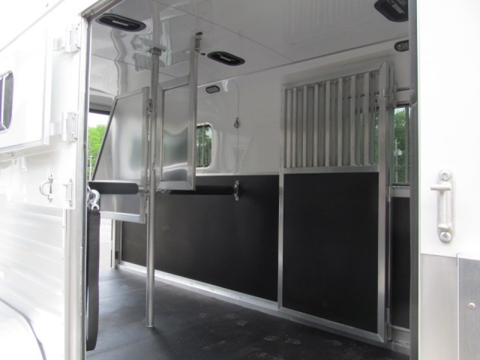 New Shadow 4 Horse Head to Head w/ DR Horse Trailer