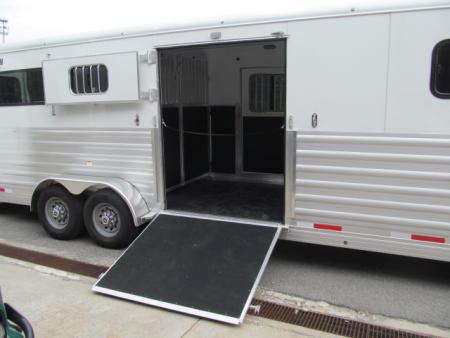 New Shadow 4 Horse Head to Head w/ DR Horse Trailer