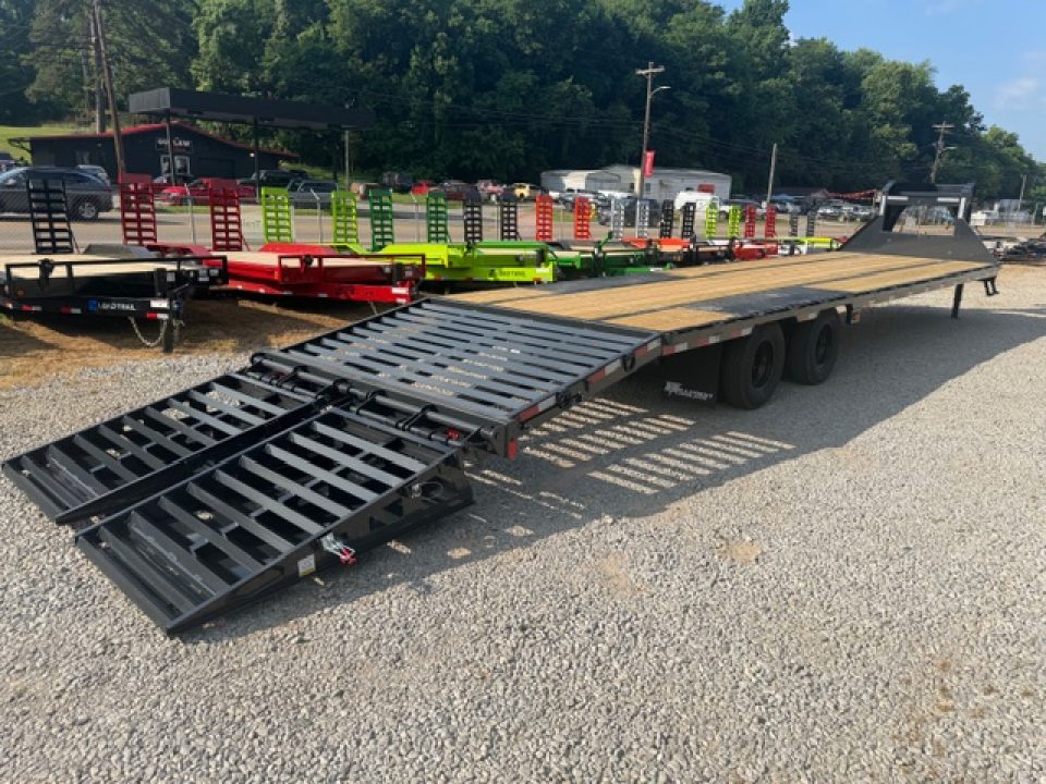 New HillCrest Gooseneck 30+5 25.9 W/ Max Ramps