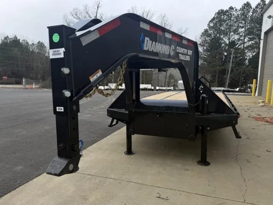 New 2026 Diamond C 8.5x35' Gooseneck, 12' Hydraulic Dove & Jacks, 25900 GVWR FMAX212 HDT