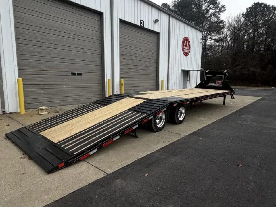 New 2026 Diamond C 8.5x35' Gooseneck, 12' Hydraulic Dove & Jacks, 25900 GVWR FMAX212 HDT
