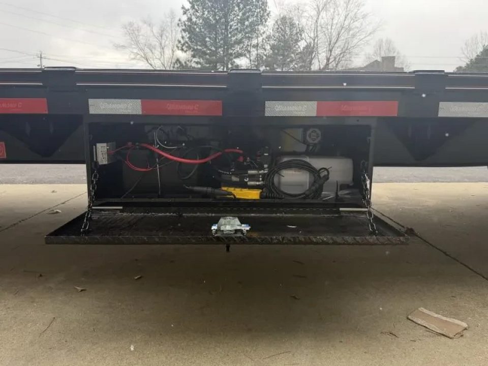 New 2026 Diamond C 8.5x35' Gooseneck, 12' Hydraulic Dove & Jacks, 25900 GVWR FMAX212 HDT
