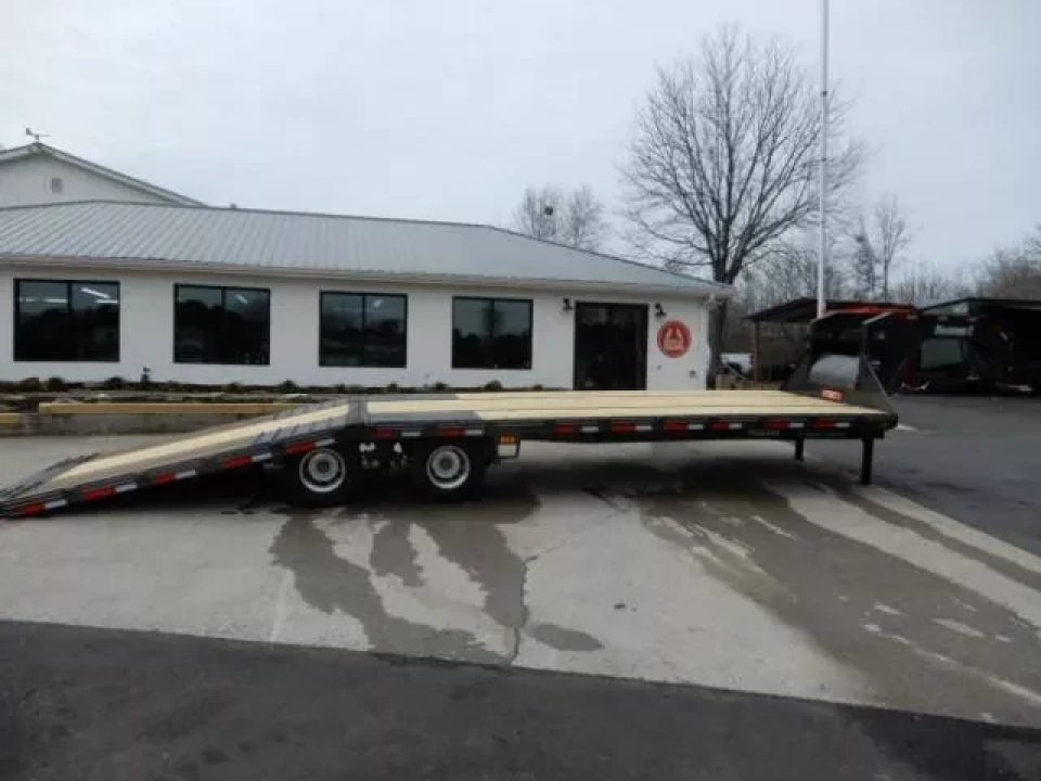 New 2026 Diamond C 8.5x30' Gooseneck, 12' Hydraulic Dove & Jacks, 25900 GVWR, FMAX212HDT