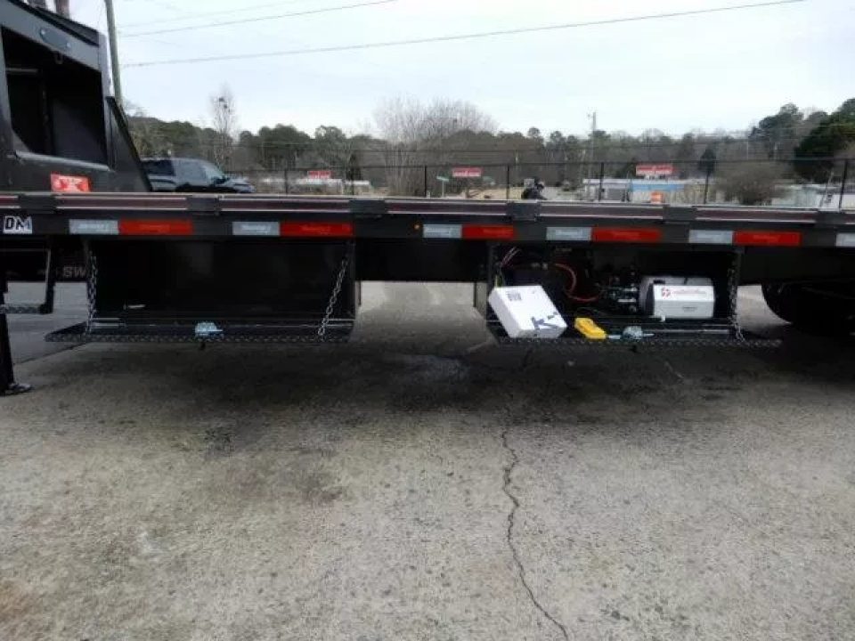 New 2026 Diamond C 8.5x30' Gooseneck, 12' Hydraulic Dove & Jacks, 25900 GVWR, FMAX212HDT