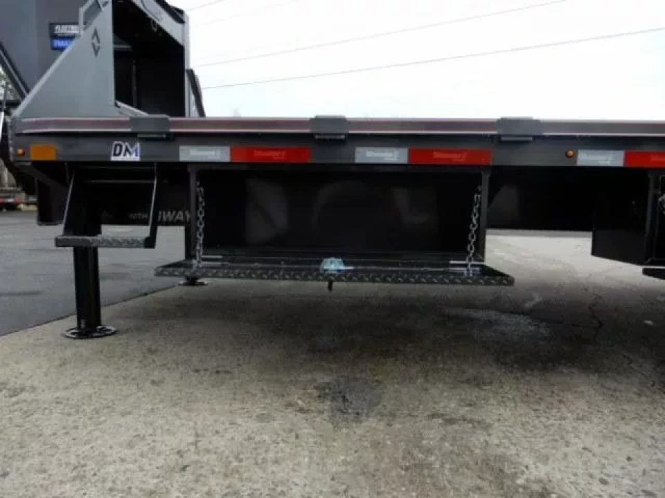 New 2026 Diamond C 8.5x30' Gooseneck, 12' Hydraulic Dove & Jacks, 25900 GVWR, FMAX212HDT