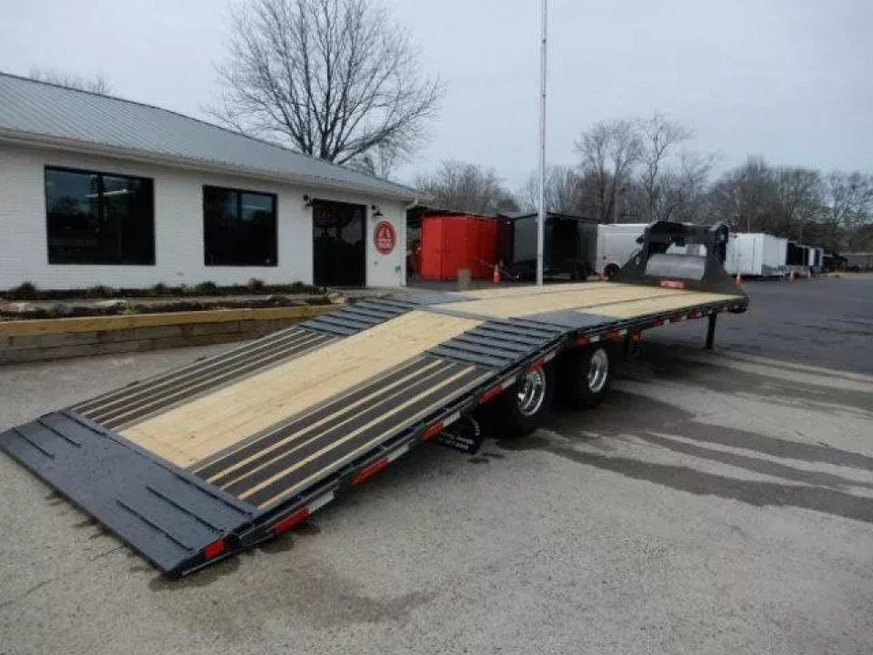 New 2026 Diamond C 8.5x30' Gooseneck, 12' Hydraulic Dove & Jacks, 25900 GVWR, FMAX212HDT