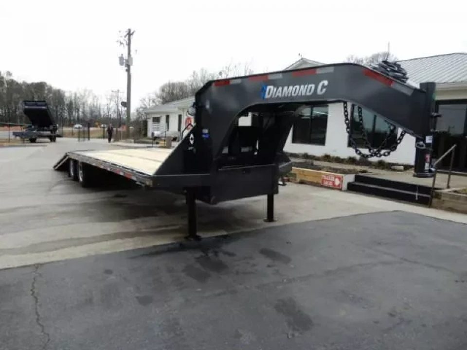 New 2026 Diamond C 8.5x30' Gooseneck, 12' Hydraulic Dove & Jacks, 25900 GVWR, FMAX212HDT
