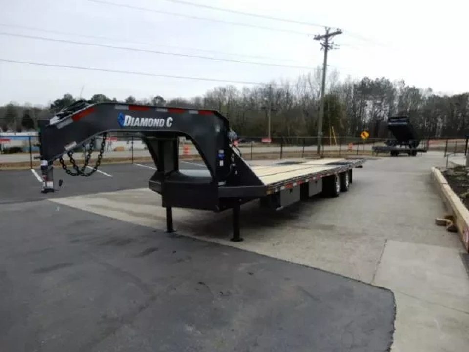 New 2026 Diamond C 8.5x30' Gooseneck, 12' Hydraulic Dove & Jacks, 25900 GVWR, FMAX212HDT
