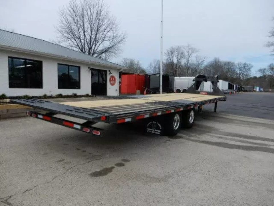New 2026 Diamond C 8.5x30' Gooseneck, 12' Hydraulic Dove & Jacks, 25900 GVWR, FMAX212HDT