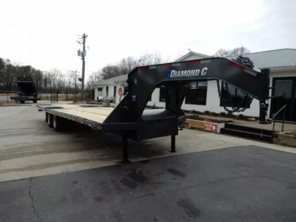 New 2026 Diamond C 8.5x30' Gooseneck, 12' Hydraulic Dove & Jacks, 25900 GVWR, FMAX212HDT