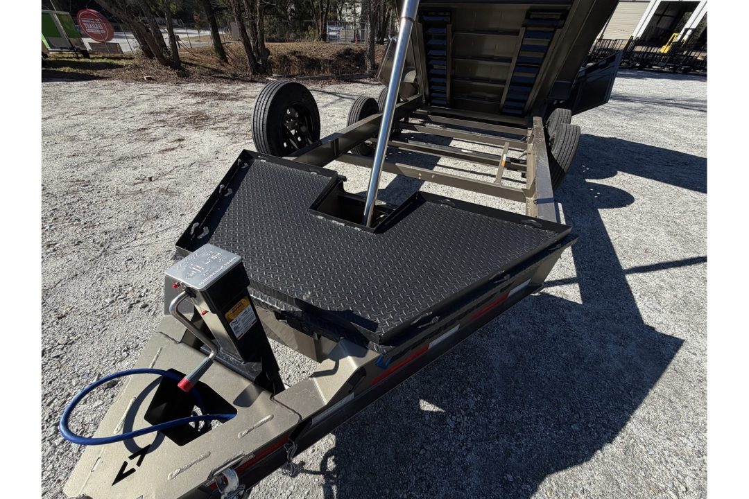 New 2026 Diamond C 7x14' Dump, 7 Ga. Steel, 32" Sides, 15500 GVWR, Ramps, Spare, LPT207