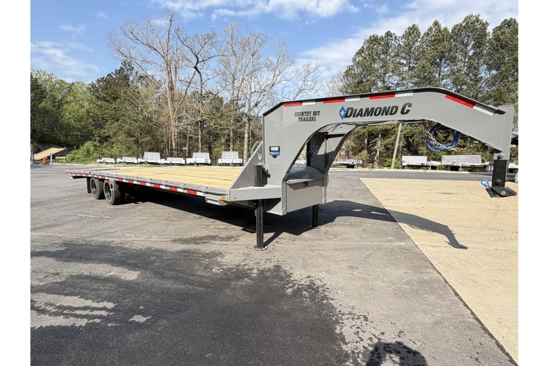 New 2026 Diamond C 8.5x32' Gooseneck, 25900 GVWR, Hydraulic Dove & Jacks, FMAX212HDT
