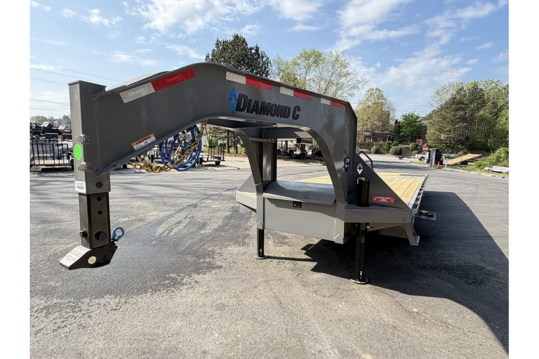 New 2026 Diamond C 8.5x32' Gooseneck, 25900 GVWR, Hydraulic Dove & Jacks, FMAX212HDT