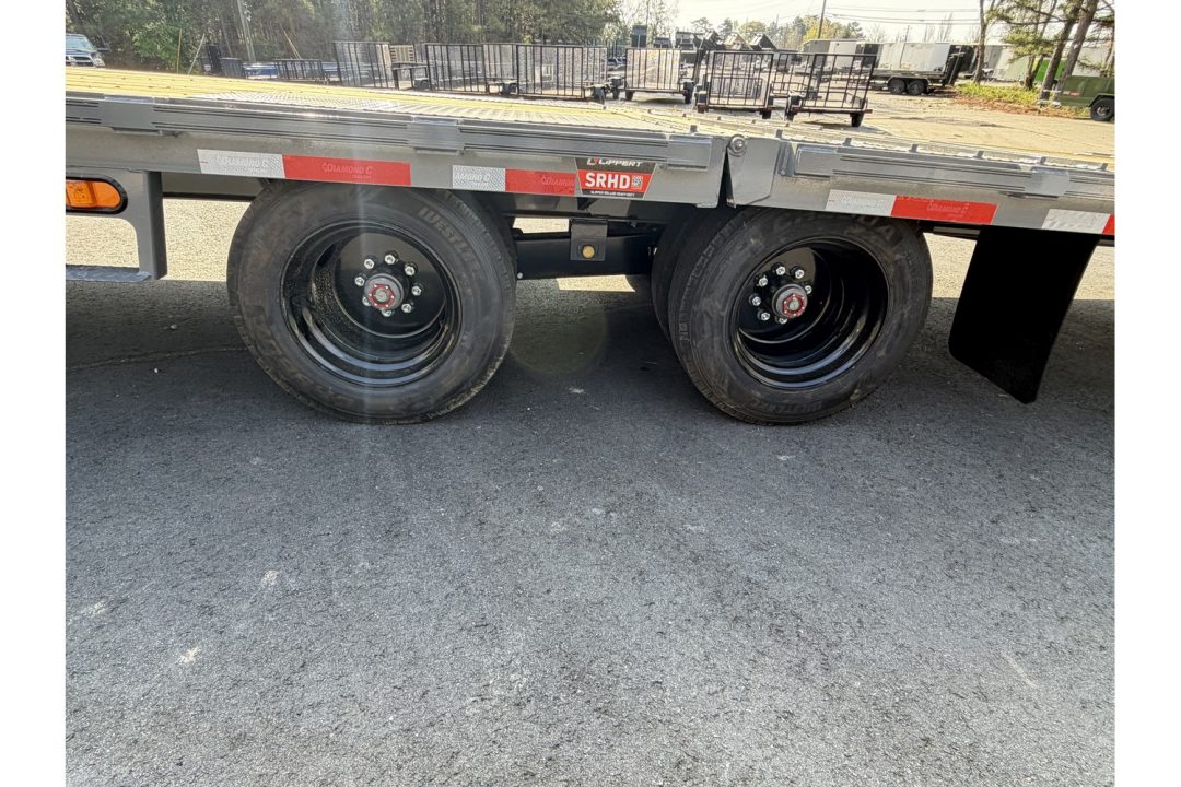 New 2026 Diamond C 8.5x32' Gooseneck, 25900 GVWR, Hydraulic Dove & Jacks, FMAX212HDT