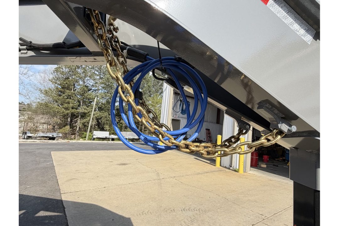 New 2026 Diamond C 8.5x32' Gooseneck, 25900 GVWR, Hydraulic Dove & Jacks, FMAX212HDT