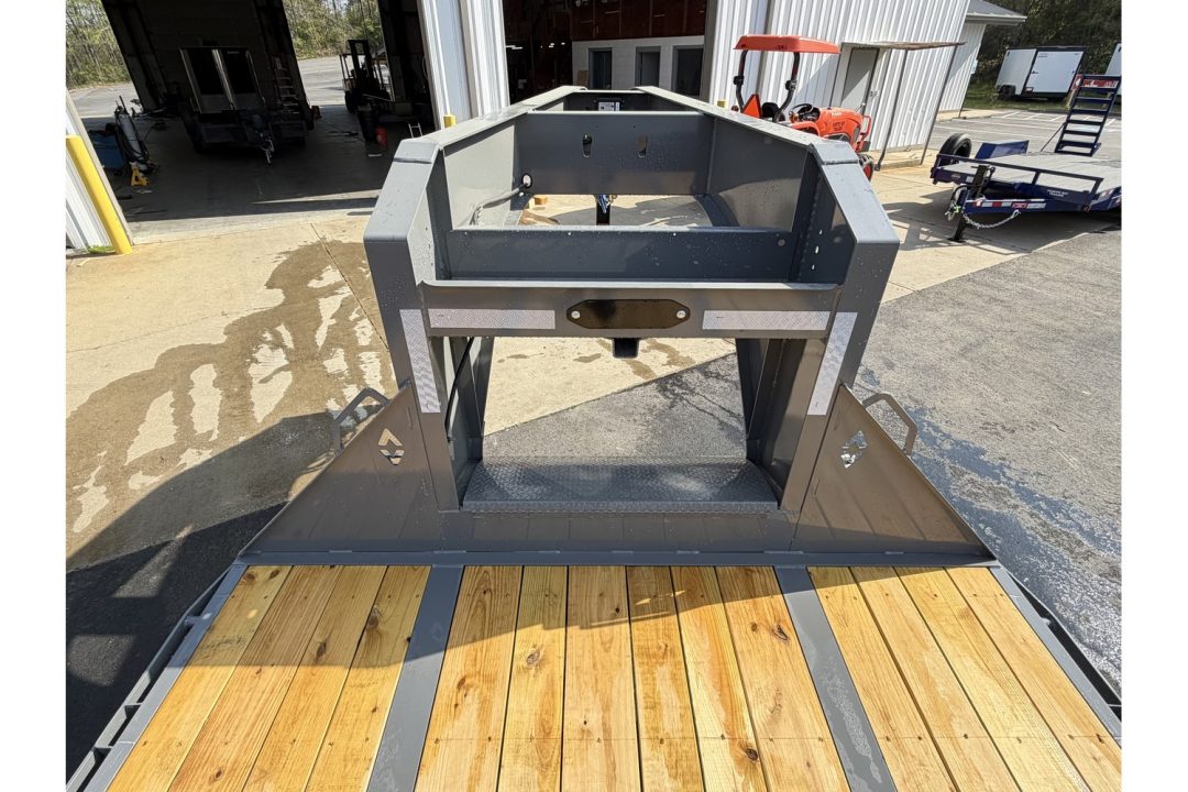 New 2026 Diamond C 8.5x32' Gooseneck, 25900 GVWR, Hydraulic Dove & Jacks, FMAX212HDT