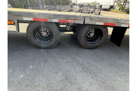 New 2026 Diamond C 8.5x32' Gooseneck, 25900 GVWR, Hydraulic Dove & Jacks, FMAX212HDT