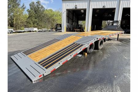 New 2026 Diamond C 8.5x32' Gooseneck, 25900 GVWR, Hydraulic Dove & Jacks, FMAX212HDT
