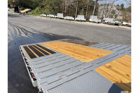 New 2026 Diamond C 8.5x32' Gooseneck, 25900 GVWR, Hydraulic Dove & Jacks, FMAX212HDT