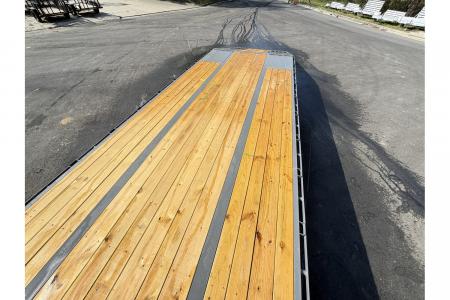 New 2026 Diamond C 8.5x32' Gooseneck, 25900 GVWR, Hydraulic Dove & Jacks, FMAX212HDT