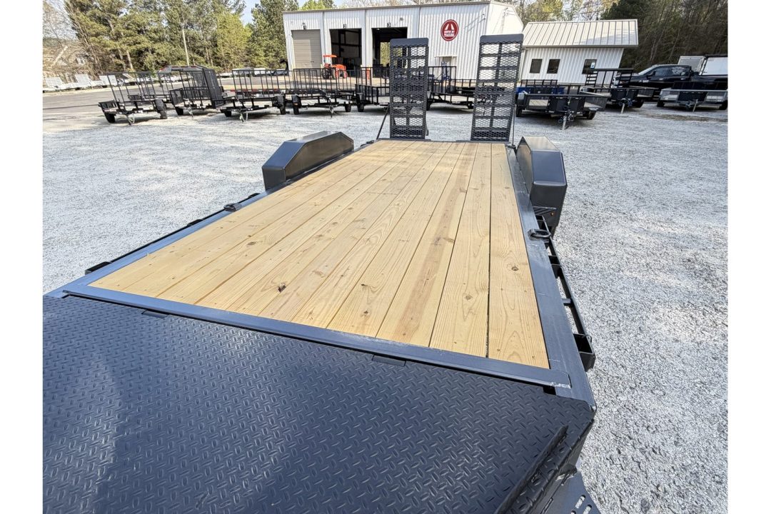 New 2026 Diamond C 82x18' Low Profile Equipment, LPX207