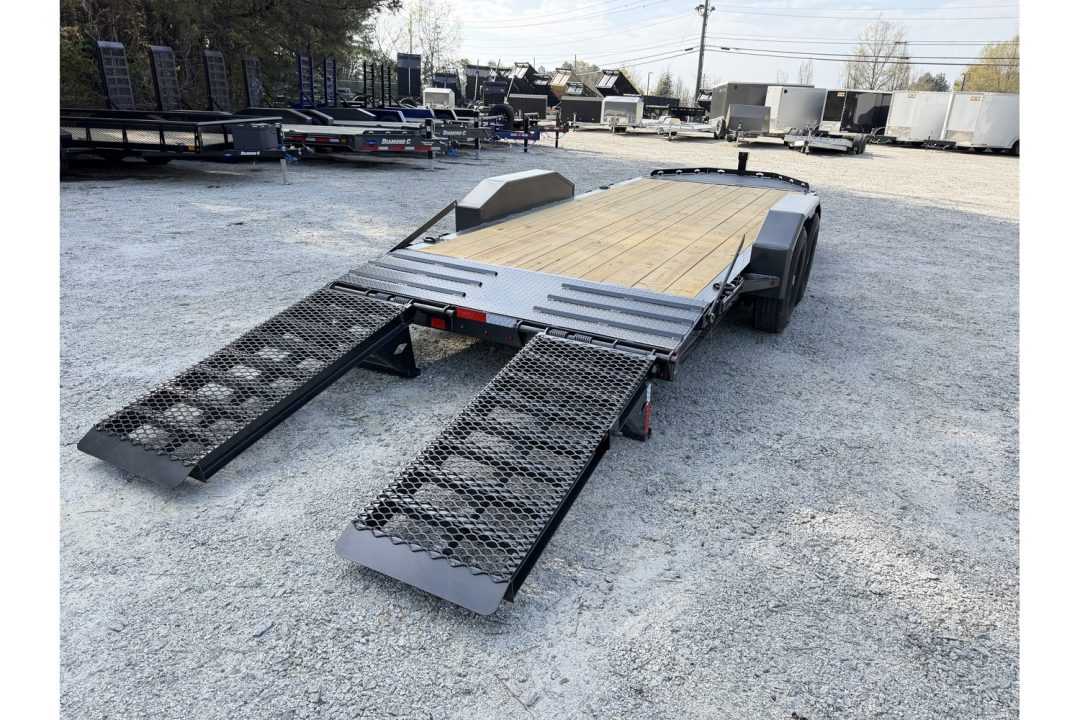 New 2026 Diamond C 82x18' Low Profile Equipment, LPX207