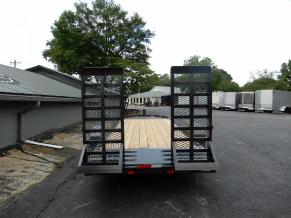 New 2026 Diamond C 82x20' Equipment, 2' Dove w/Flip Ramps LPX207