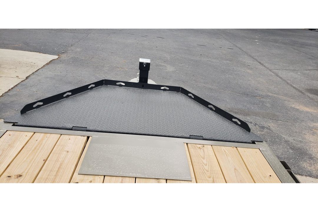 New 2026 Diamond C 82x20' Equipment, 2' Dove w/HD Flip Ramps LPX207