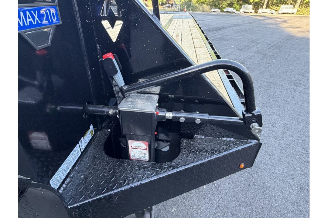 New 2026 Diamond C 8.5x35' Equipment, Gooseneck w/Max Ramps FMAX210MR