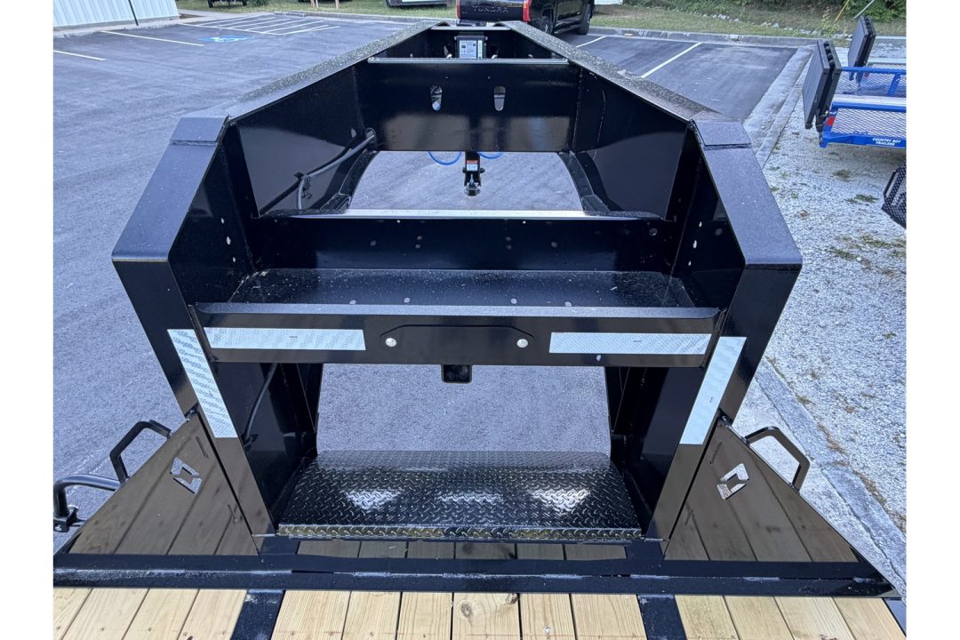 New 2026 Diamond C 8.5x35' Equipment, Gooseneck w/Max Ramps FMAX210MR