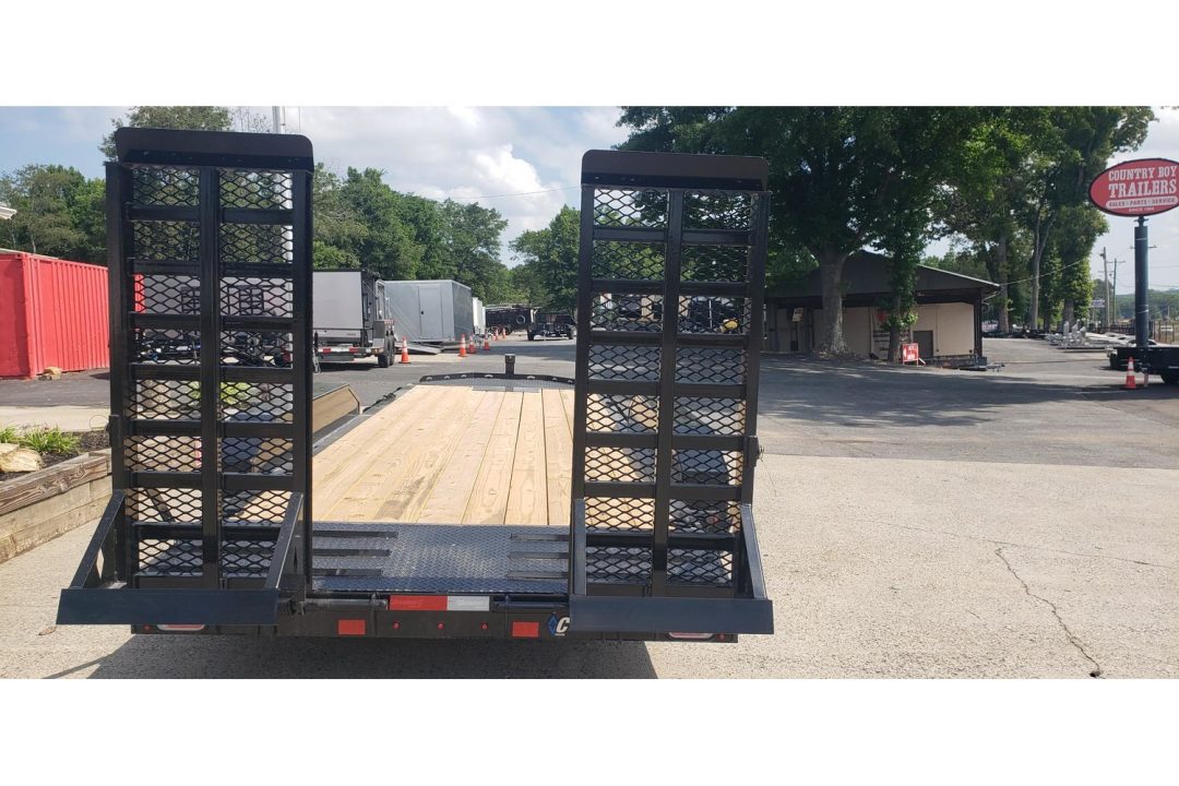 New 2026 Diamond C 82'x22' Equipment, Triple Axle, 24k GVWR, Flip Ramps LPX307