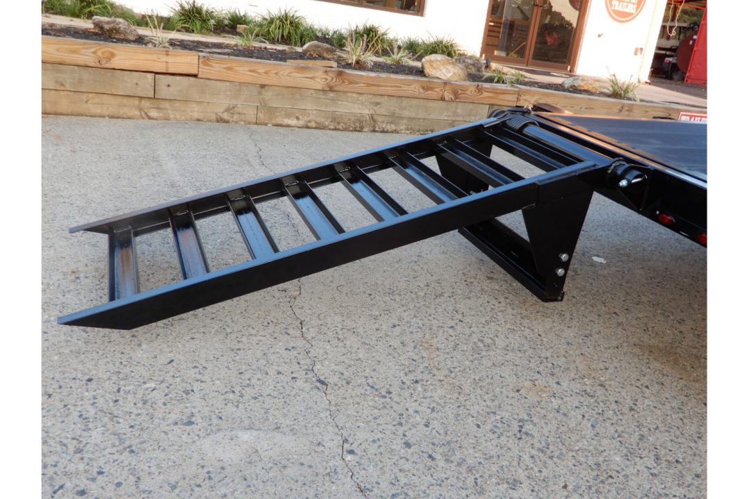 New 2026 Covered Wagon 7x20' Equipment, 4' Dove, 5' Knee Ramps