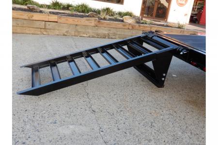New 2026 Covered Wagon 7x20' Equipment, 4' Dove, 5' Knee Ramps
