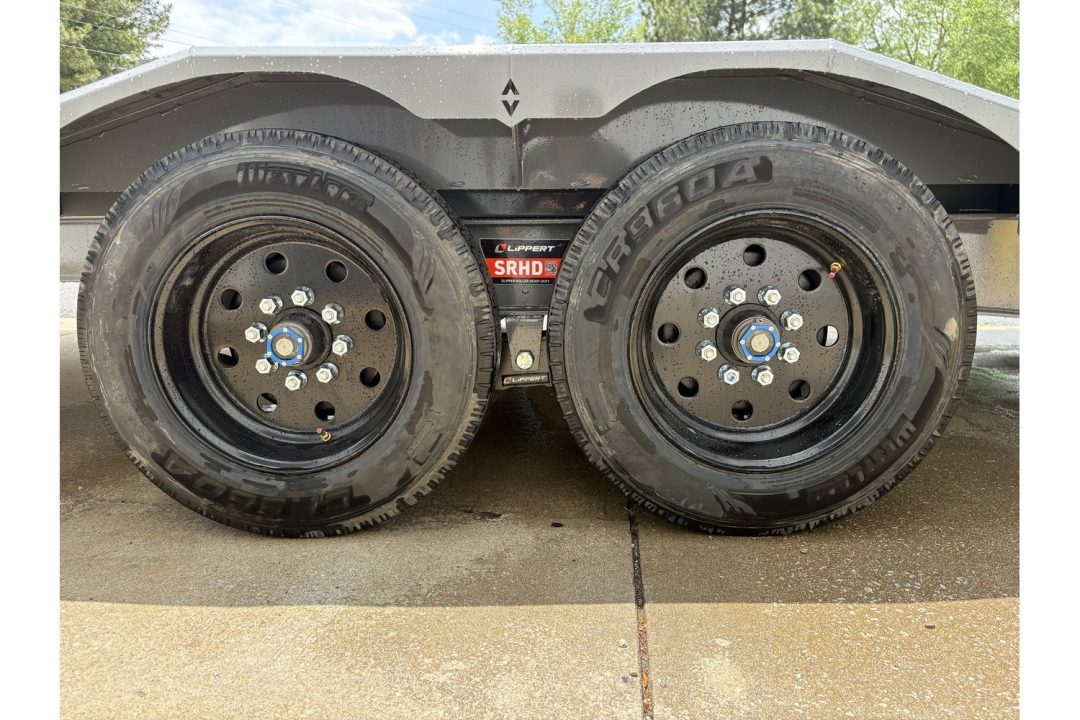 New 2026 Diamond C 8.5x22' Hydraulic & Gravity Tilt, ABS Brakes, Drive over Fenders, 18K GVWR, HXD208