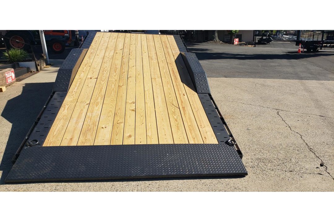 New 2026 Diamond C 8.5x22' Equipment, 4' Flat, 18' Tilt, Max Wide HXD208