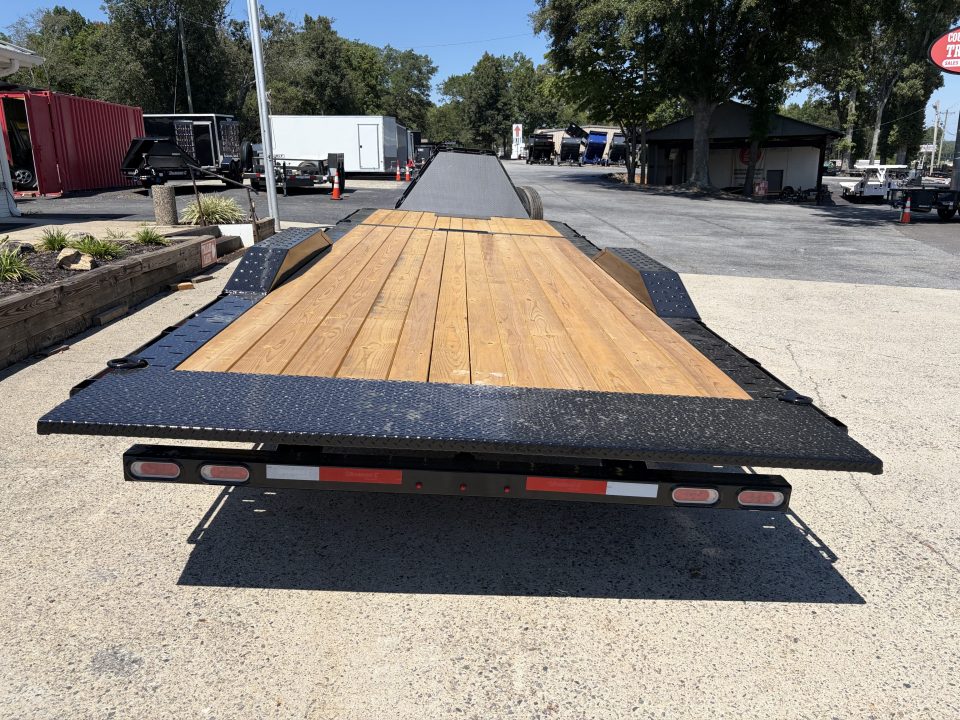 New 2027 Diamond C 8.5x24 Equipment, 18' Tilt, Drive-0ver Fenders HXD210