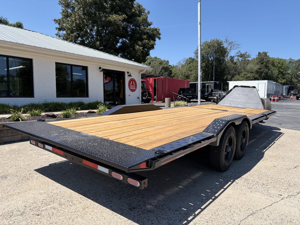 New 2027 Diamond C 8.5x24 Equipment, 18' Tilt, Drive-0ver Fenders HXD210