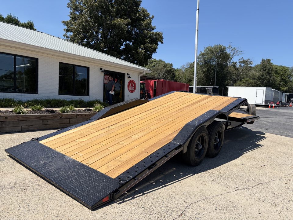 New 2027 Diamond C 8.5x24 Equipment, 18' Tilt, Drive-0ver Fenders HXD210