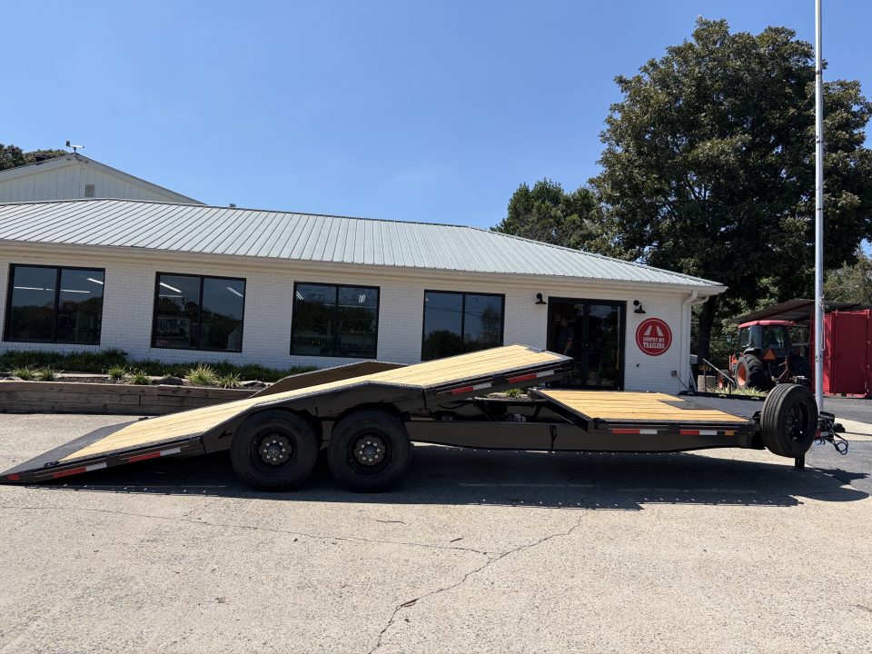 New 2027 Diamond C 8.5x24 Equipment, 18' Tilt, Drive-0ver Fenders HXD210