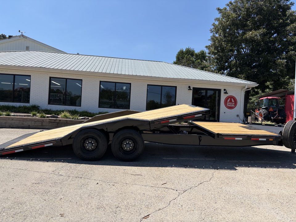 New 2027 Diamond C 8.5x24 Equipment, 18' Tilt, Drive-0ver Fenders HXD210
