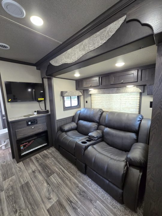 New 2026 Merhow Stampede 4 Horse Trailer
