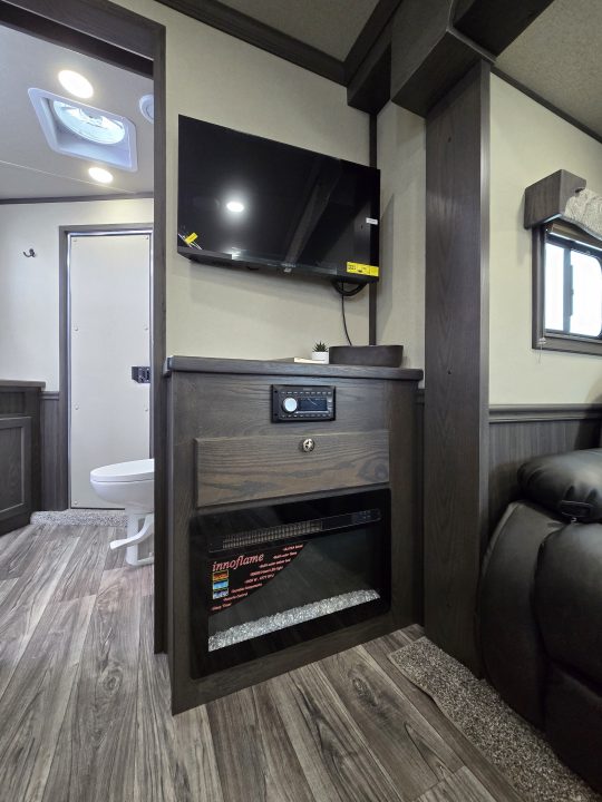 New 2026 Merhow Stampede 4 Horse Trailer