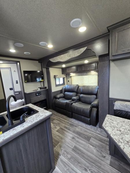 New 2026 Merhow Stampede 4 Horse Trailer