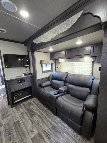 New 2026 Merhow Stampede 4 Horse Trailer