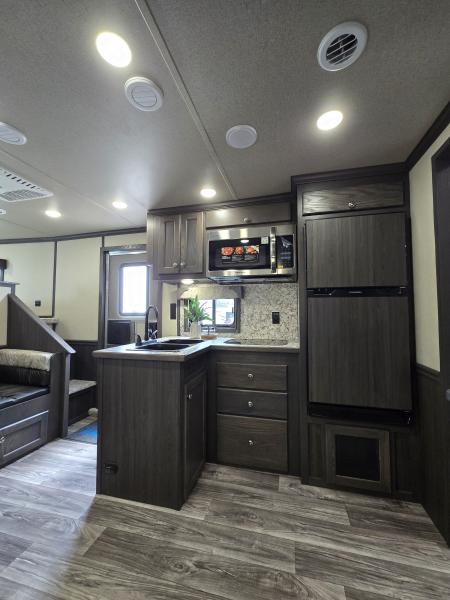 New 2026 Merhow Stampede 4 Horse Trailer