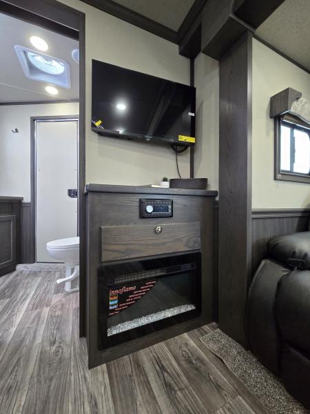 New 2026 Merhow Stampede 4 Horse Trailer