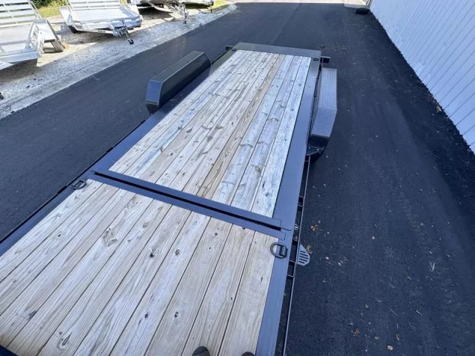 New 2025 Diamond C 20' Equipment Hydraulically Dampened Tilt, 14k GVWR, HTL207